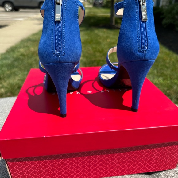 Kelly & Katie - Picture 3 of 6